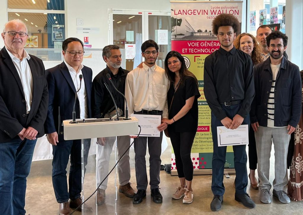 Cérémonie de remise des bourses d’études au lycée Langevin Wallon en présence de Laurent Jeanne, Maire de Champigny