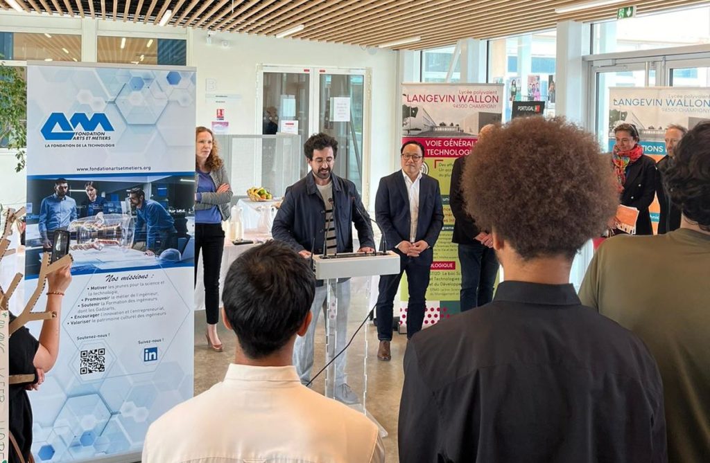 Cérémonie de remise des bourses d’études de la Fondation Arts et Métiers au lycée Langevin Wallon